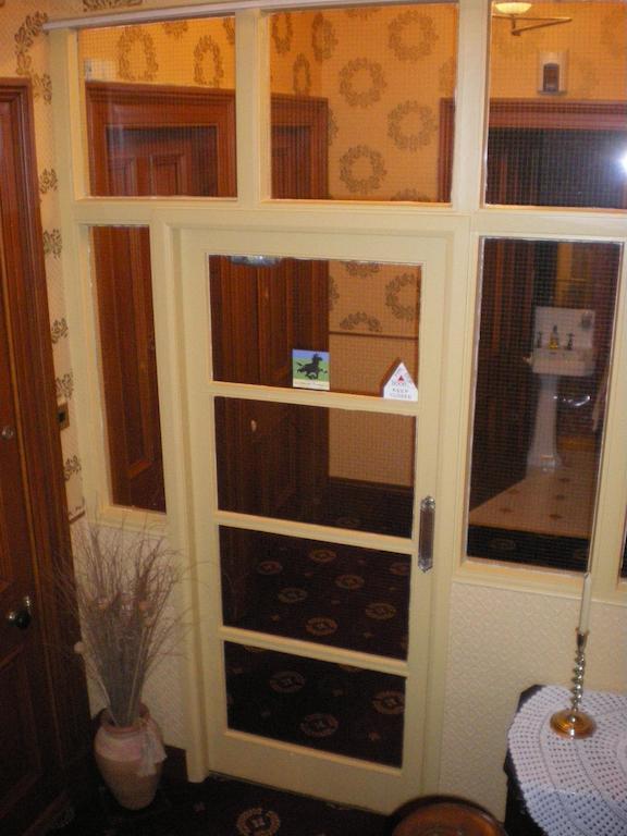 Langley Bank Guest House แอร์ ภายนอก รูปภาพ